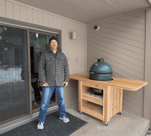 Kamado Table With Overhanging Shelves