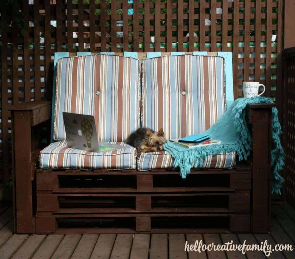 DIY Outdoor Pallet Couch