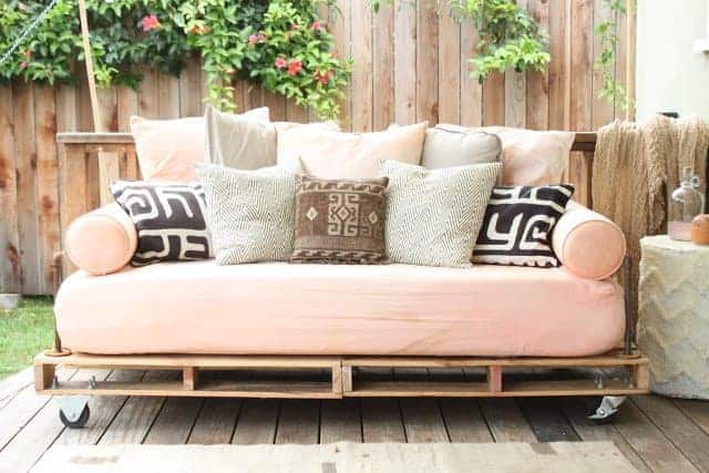 DIY Pallet Outdoor Couch
