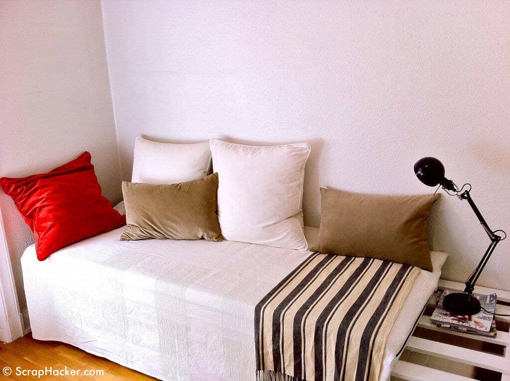DIY Pallet Sofa Bed