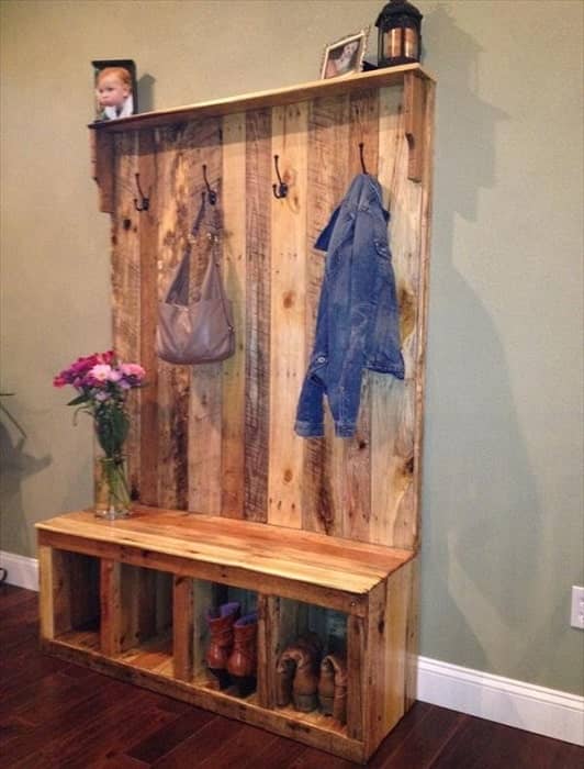 Pallet Entryway Bench – DIY Storage Bench