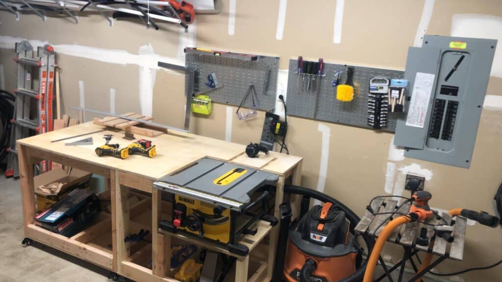 Assemble Your Table Saw in 10 Easy Steps