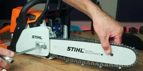 Re-Adjust the Guide Bar Nut