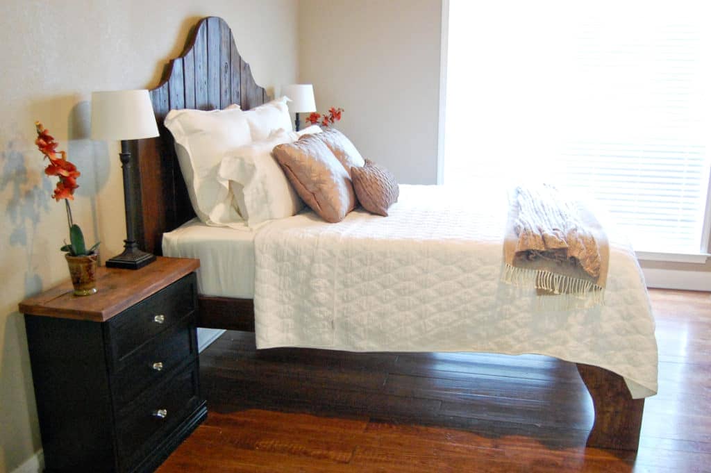 Classic Queen Bed Frame With Stylish Headboard