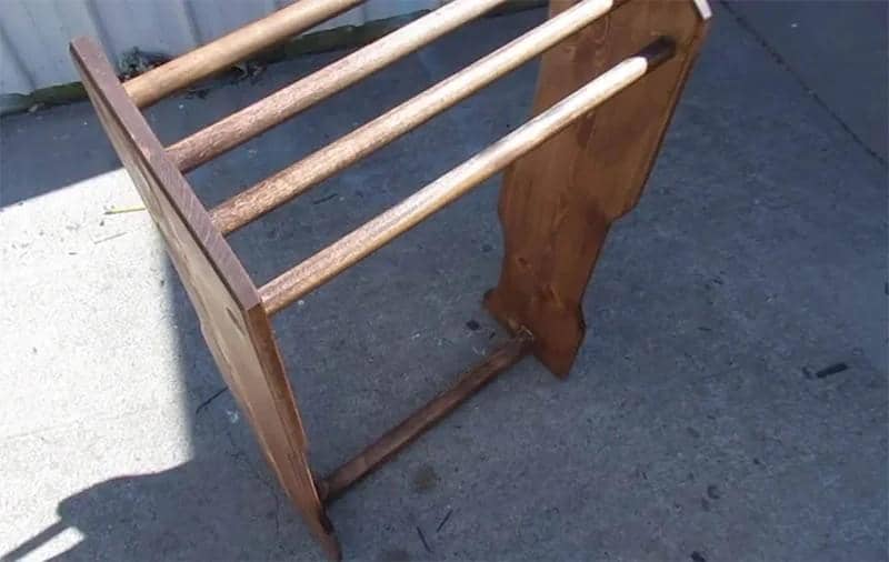 Quilt Rack With Dowel Rungs