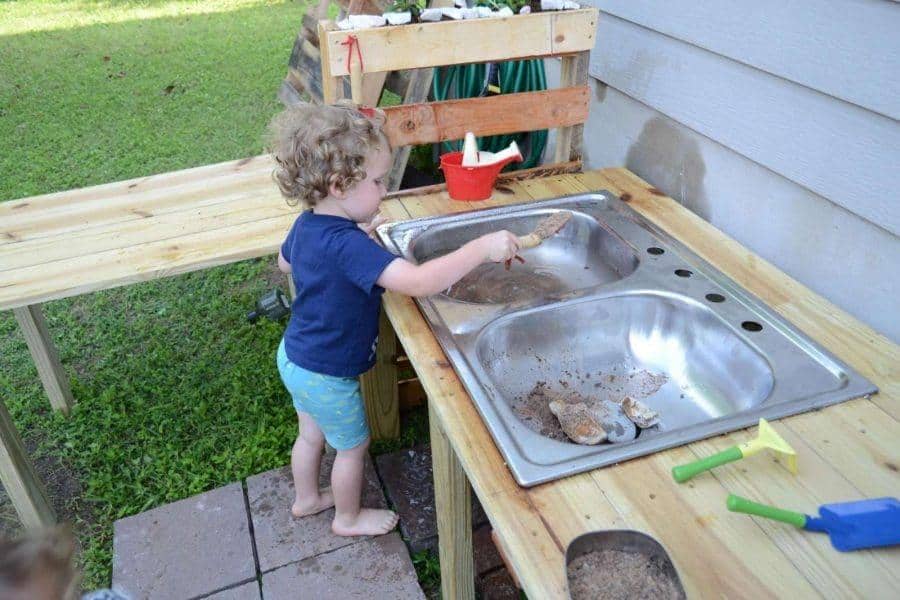 Wide Mud Kitchen Design